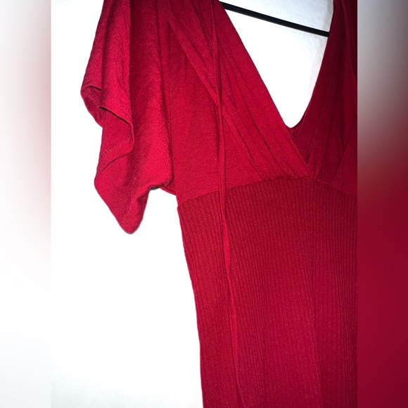 Ribbed V-Neck Blouse - Picture 5 of 5